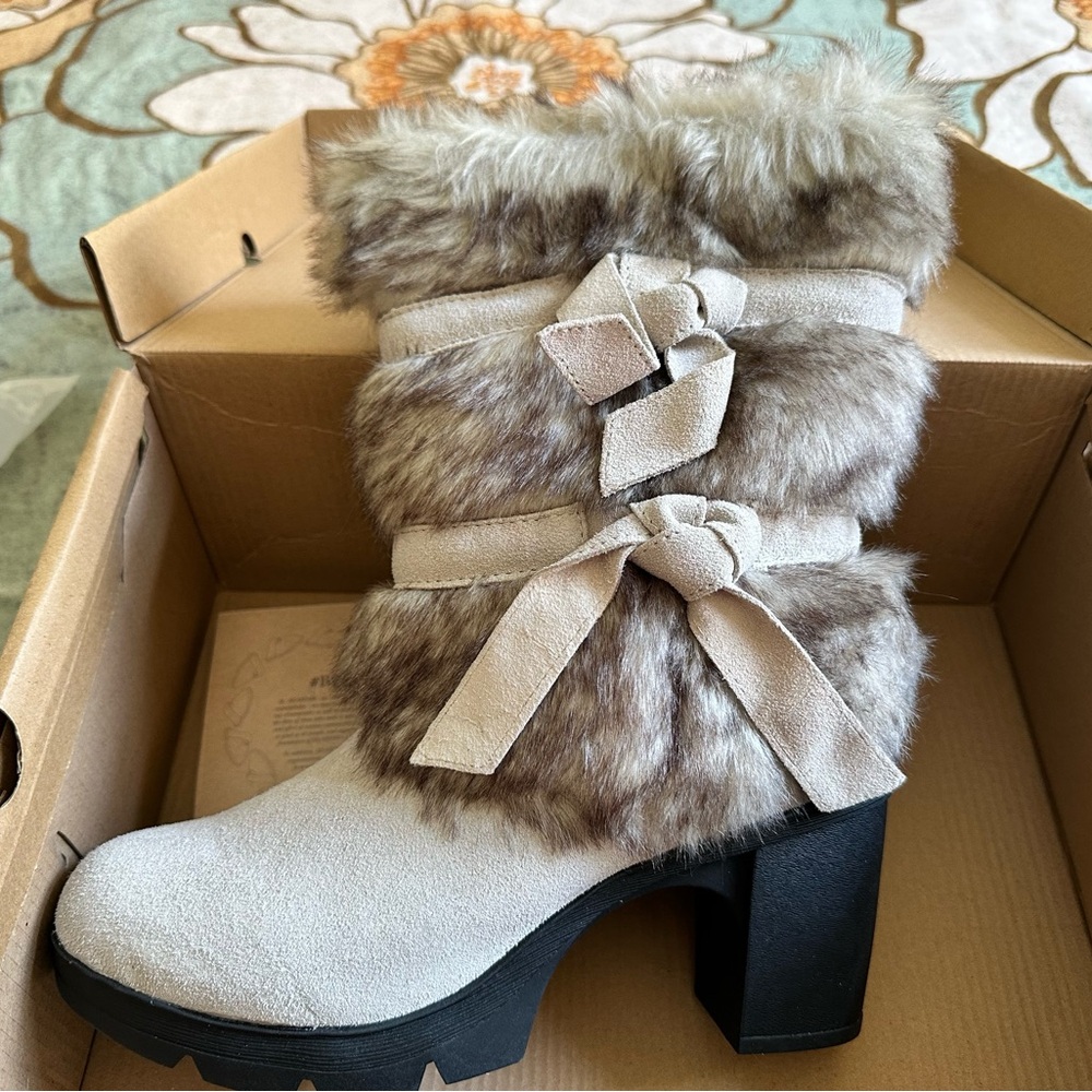BearPaw Bridget sexy block heel sheepskin winter white boots size 9 brand new
